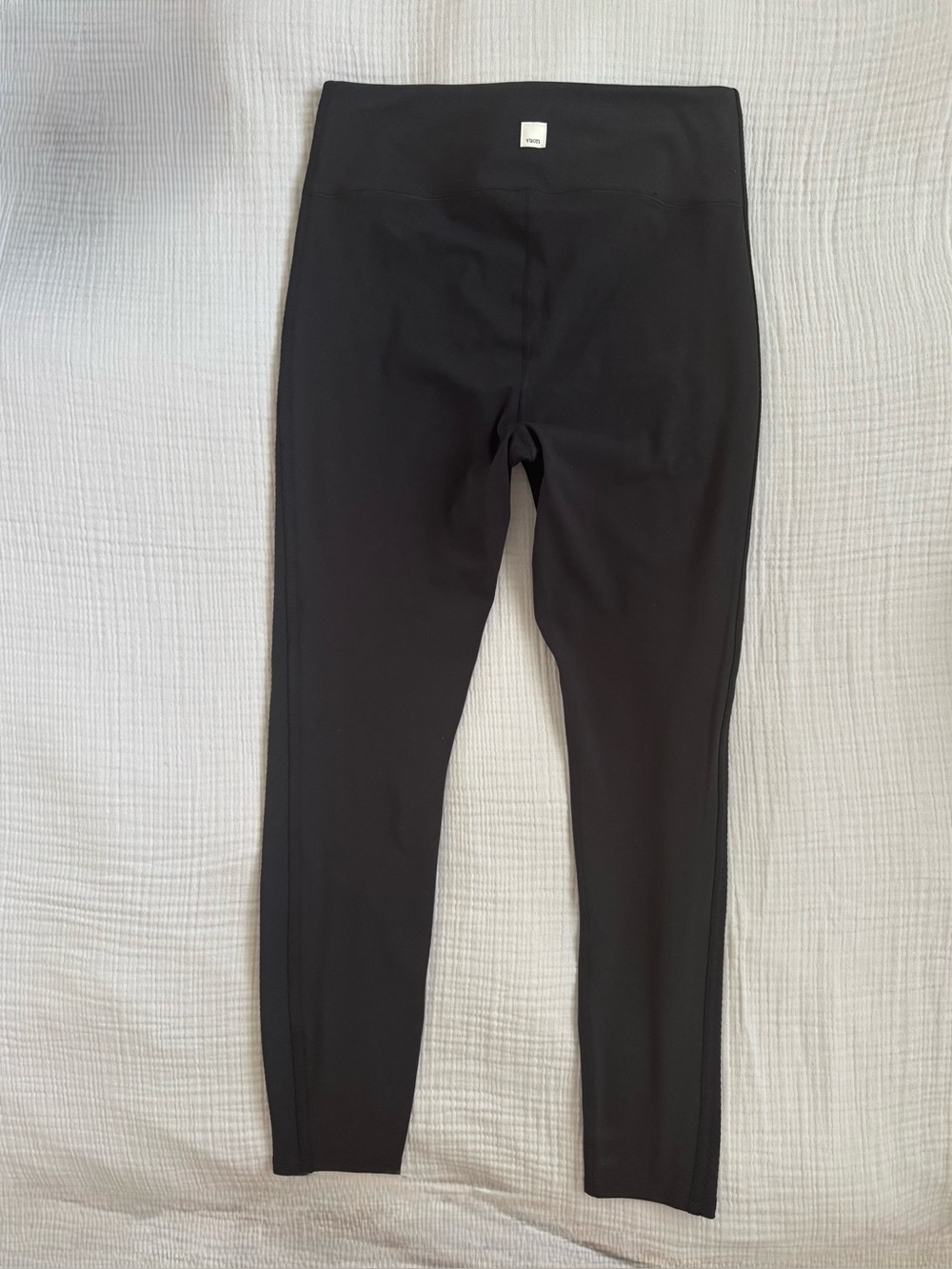 Vuori Skyline Legging in Black - Picture 3 of 9